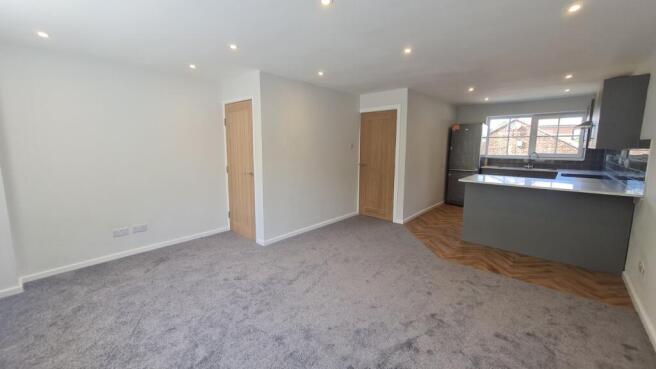 3 bed End of Terrace to rent Image 4