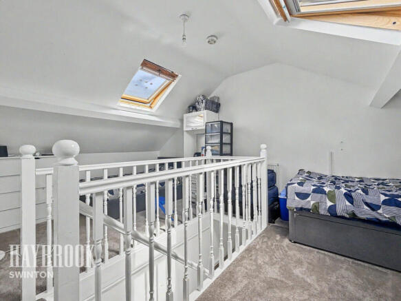 3 bed Terraced for sale Image 10