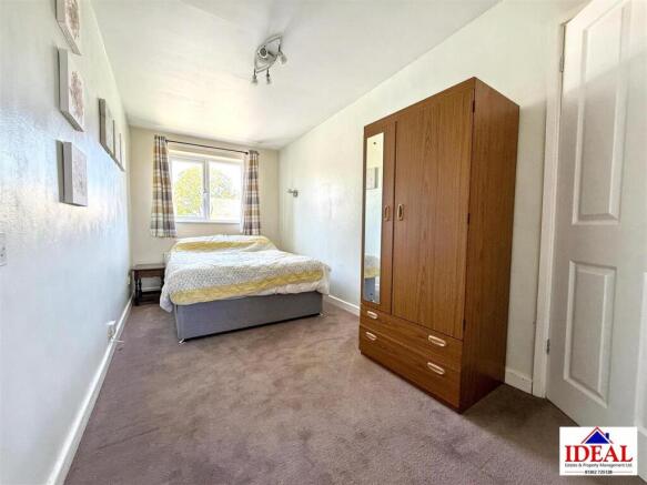 4 bed Semi-Detached for sale Image 8