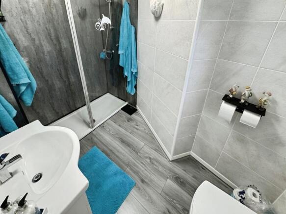 5 bed Detached for sale Image 10