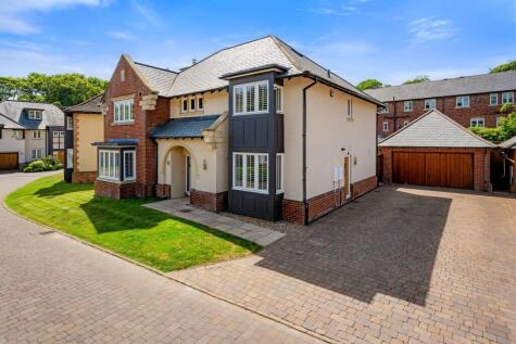 Heaton Mount, Bolton, BL1 – Executive Family Living with Cinema Room, Gated Privacy & Flexible Spaces