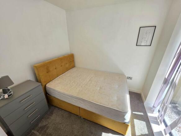 4 bed Town House to rent Image 7