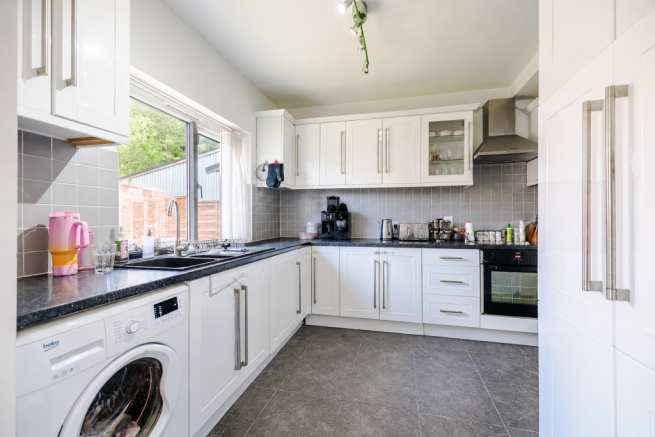 3 bed Semi-Detached for sale Image 8
