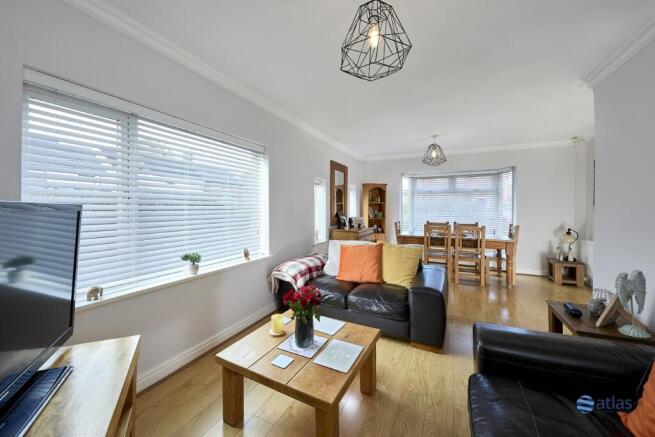 Lounge/Dining Area