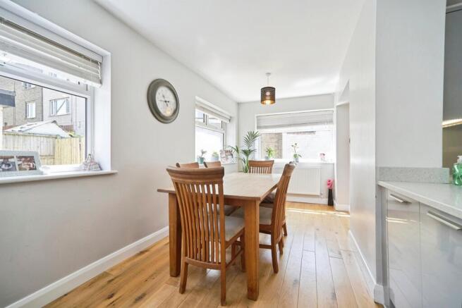 5 bed Semi-Detached for sale Image 5