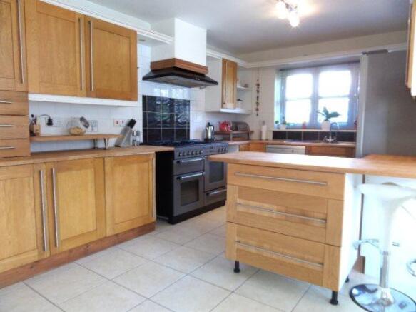 KITCHEN/DINING ROOM