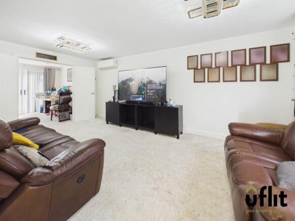 4 bed Detached for sale Image 5