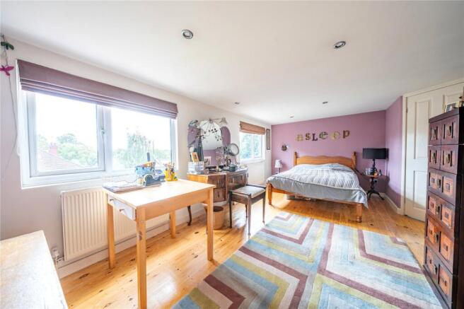 5 bed Semi-Detached for sale Image 7