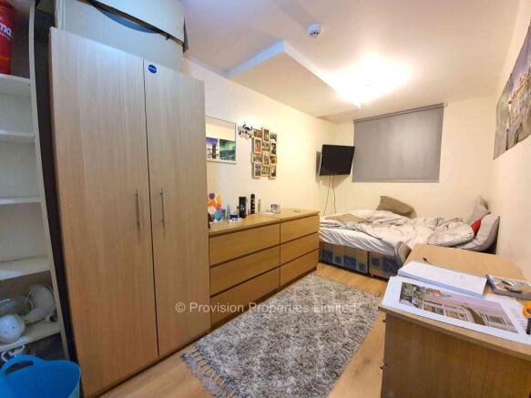 7 bed End of Terrace to rent Image 12