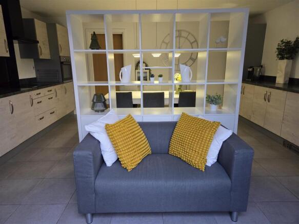 4 bed Semi-Detached for sale Image 8