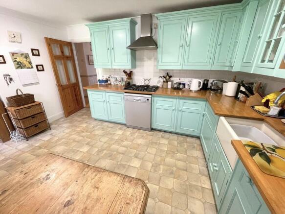 24 Park Drive Kit...