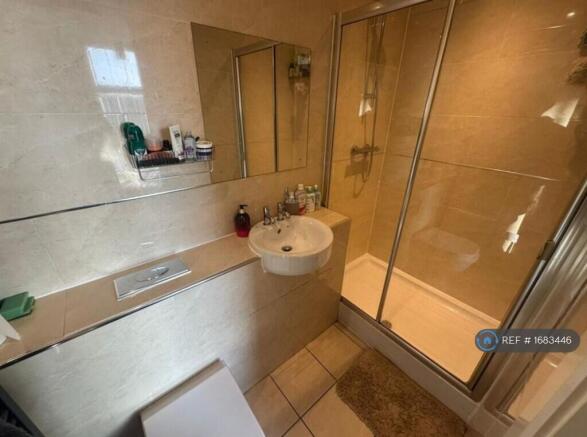 2 bed Flat to rent Image 11