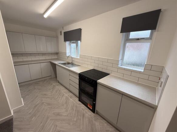 Kitchen 2.JPG