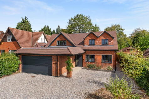 Modern family home within 13 minute walk of Knebworth station