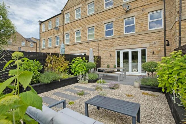 4 bed Terraced for sale Image 11