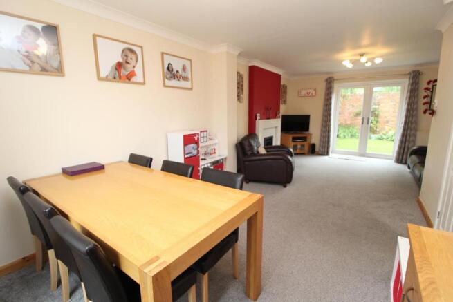 OPEN PLAN DINING/LIVING ROOM