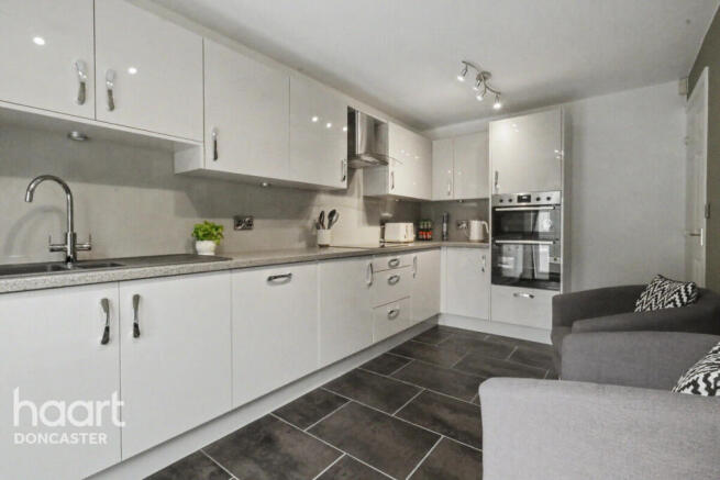 4 bed Detached for sale Image 12