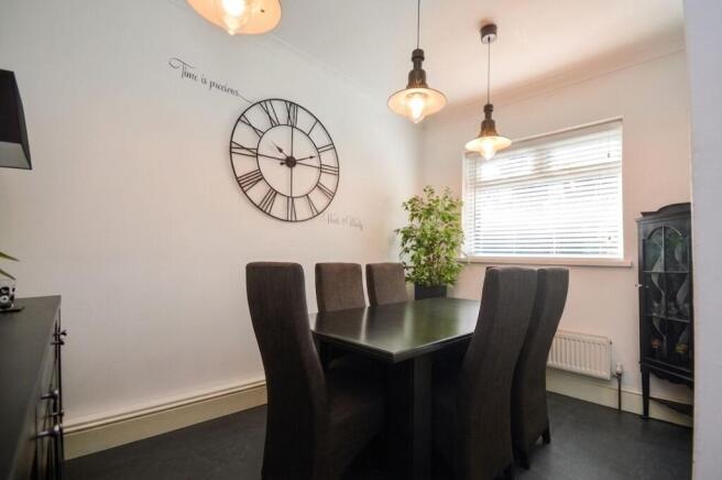 4 bed Semi-Detached for sale Image 6