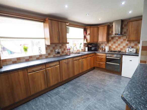 Modern Fitted Kitchen 806