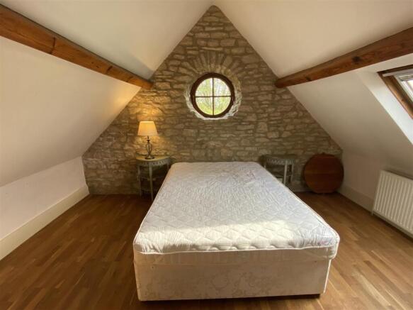 Bedroom (1).JPG