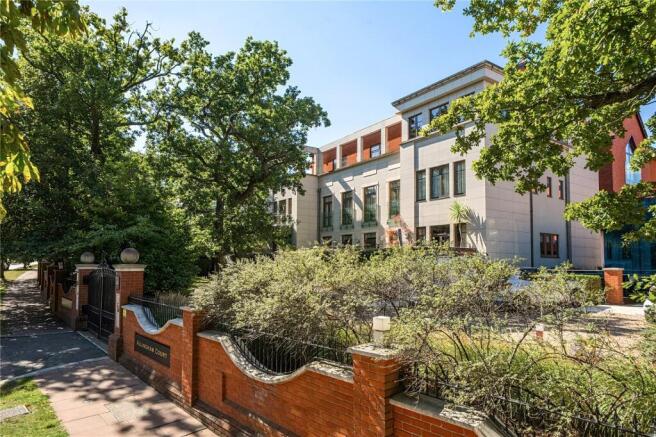 The Bishops Avenue, London, N2 photo 2