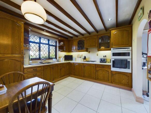 KITCHEN/BREAKFAST ROOM