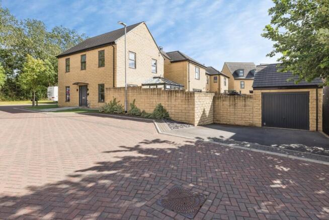 4 bed Detached for sale Image 6