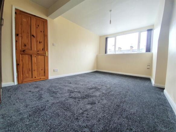 3 bed Terraced to rent Image 7