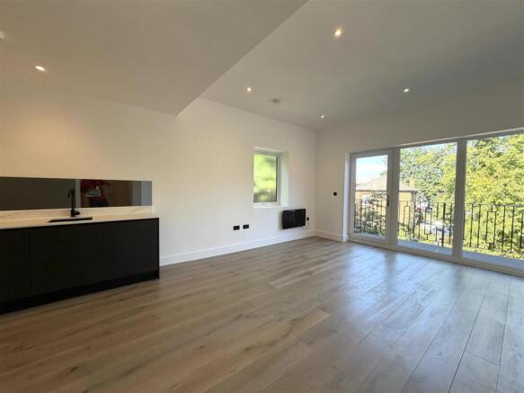 Living Room pic 2.jpeg