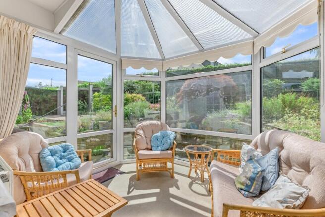 4 bed Bungalow for sale Image 7