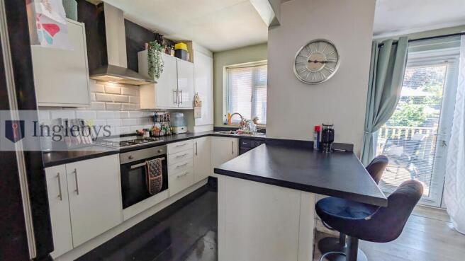 3 bed Semi-Detached for sale Image 6