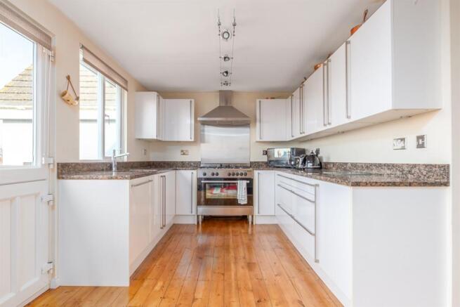 Lounge Diner & Kitchen