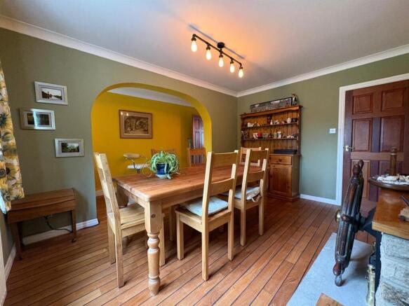 4 bed Semi-Detached for sale Image 4