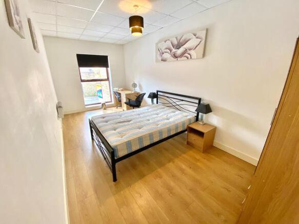 2 bed Apartment to rent Image 3