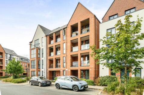 Earle Crescent, Wokingham, Berkshire