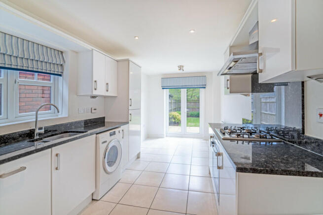Detached 4 Bed 2 ...