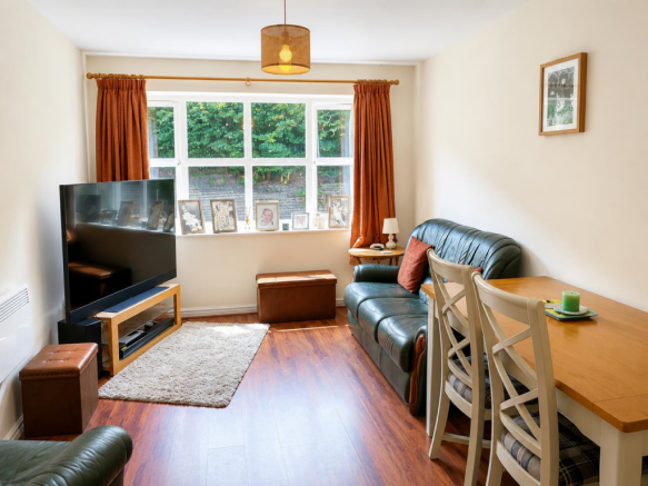 2 bed House for sale Image 5