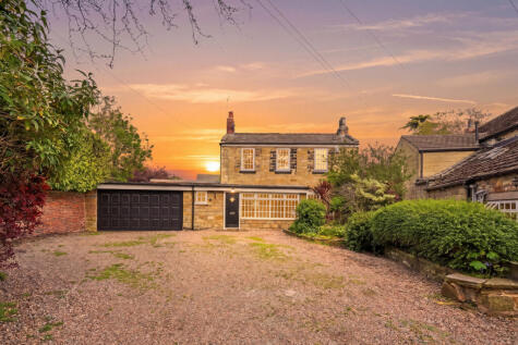Pontefract Road, Ackworth, WF7