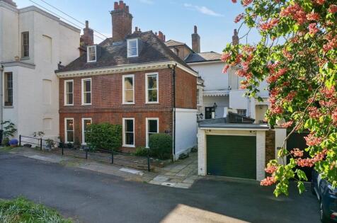 Period Residence - Castle Views - Central Rochester