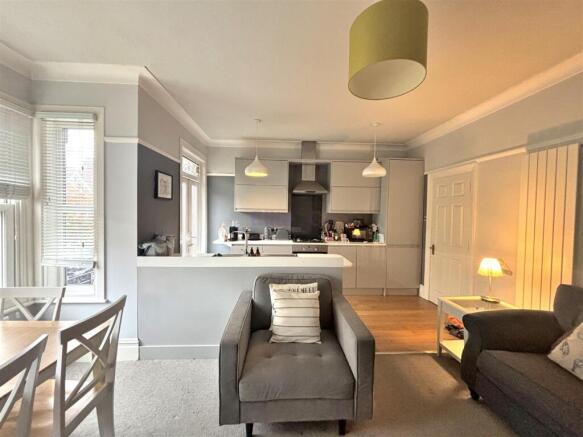 Lounge/Kitchen