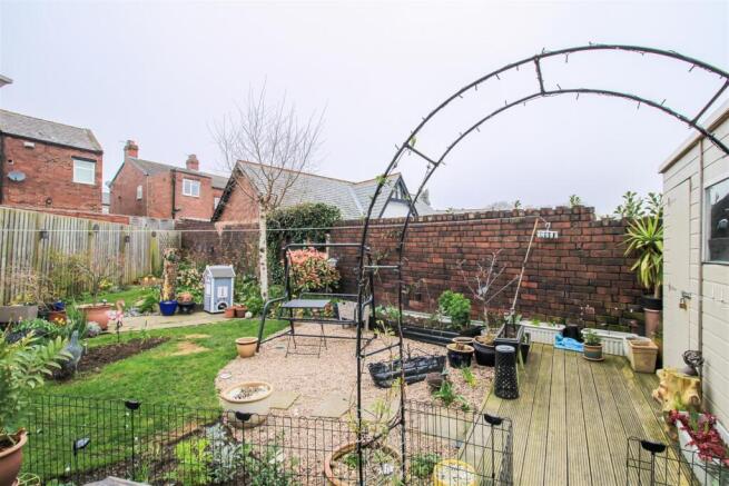 2 bed House for sale Image 10
