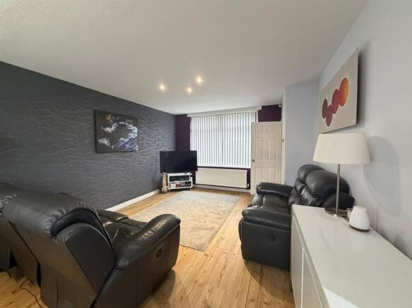 4 bed Detached for sale Image 4