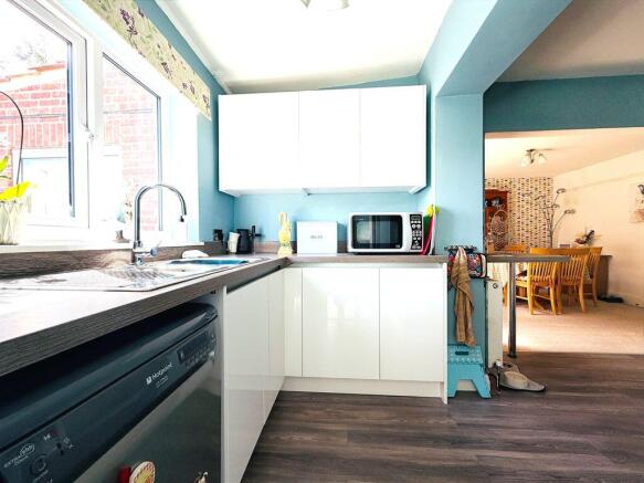 3 bed Semi-Detached for sale Image 10