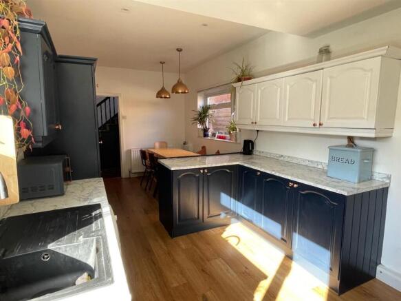 Kitchen diner.jpg