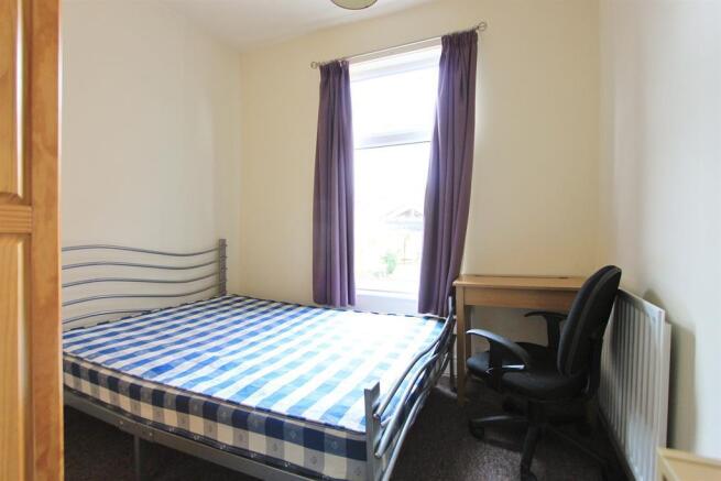 4 bed Terraced to rent Image 6