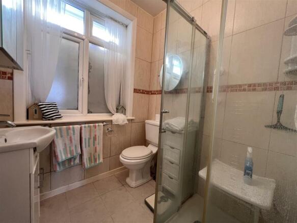 Shower Room: