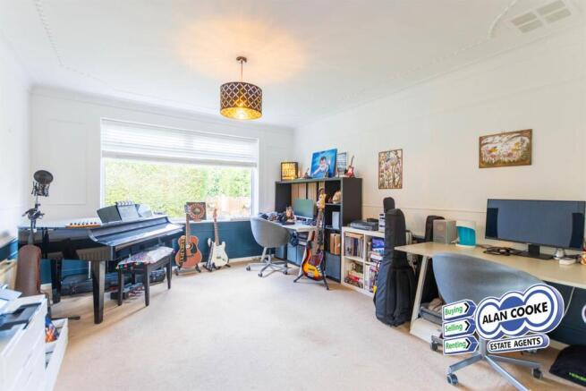 4 bed Semi-Detached for sale Image 10