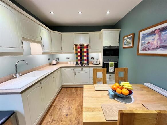 Kitchen 5.jpg