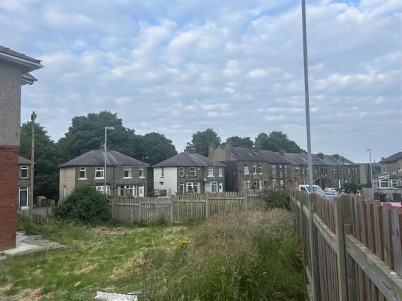 2 bed House to rent Image 12