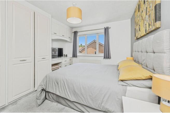 5 bed Detached for sale Image 11